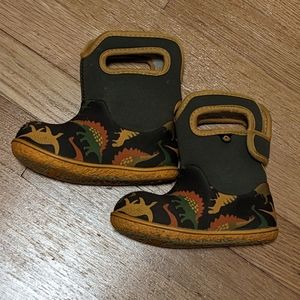 Dinosaur Bogs rain boots (7T)